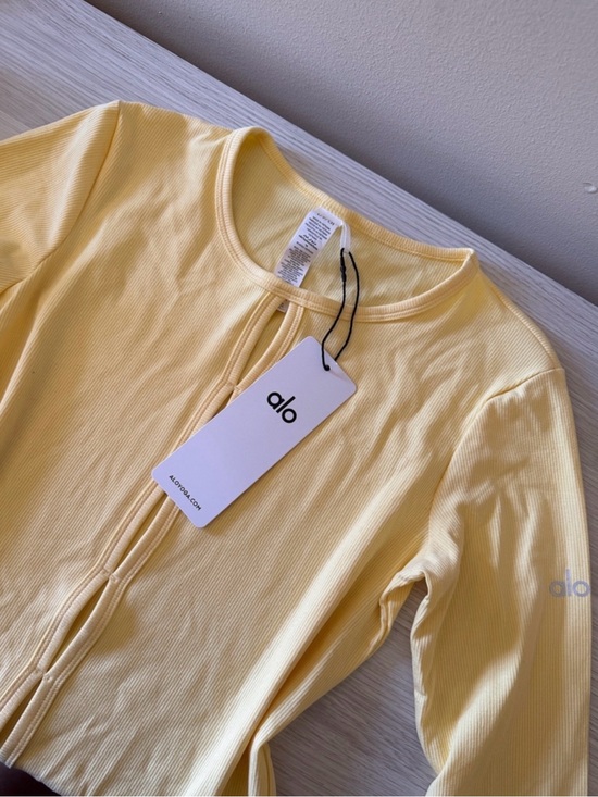 ALO Yoga Tops - Alo shirt